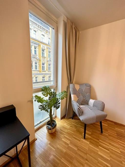 3-Room Vienna Centrale Suite Bagian luar foto
