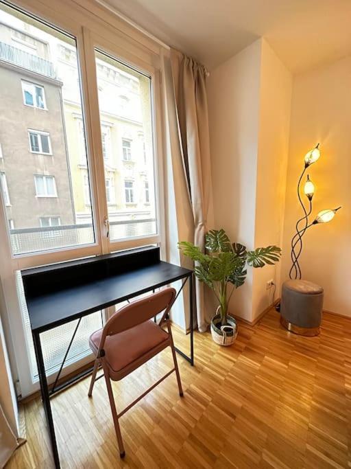 3-Room Vienna Centrale Suite Bagian luar foto